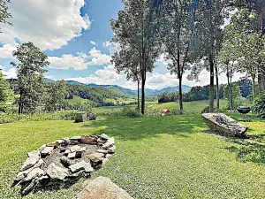 Mystic Valley - Remote Retreat W/ Lush Views 3 Bedroom Cabin