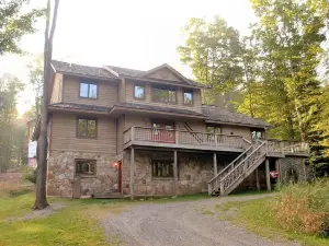 Whitetail Lodge-Winterset 23 5 Bedroom Home