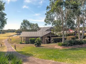 Condo 105 @ Horizons Golf Resort - Salamander Bay Nsw