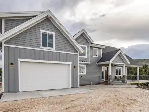 Beautiful Parade Home Overlooking Bear Lake Golf Course and Bear Lake with Private Hot Tub- Sleep 34