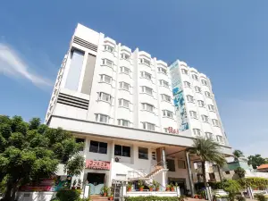 Capital O 61144 Hotel Raj