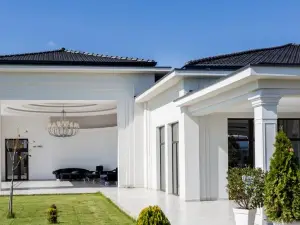 J'Adore Boutique Hotel