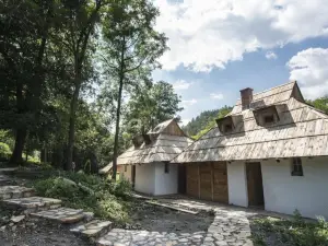 Gradačka Banja Brvnare
