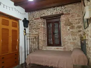 House with 2 Bedrooms in El Pedroso, with Enclosed Garden and Wifi