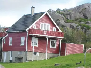 Nice Home in Sirevåg with Kitchen