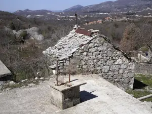 Rustic Stone House Bajeli with Jacuzzi