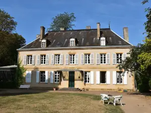 Vintage Mansion in Saint-aubin-sur-loire With Pool