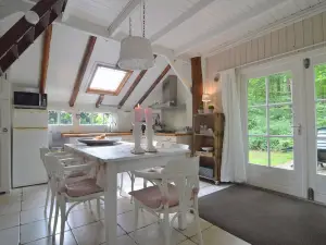 Charming Holiday Home in Hellendoorn Amidst the Forest