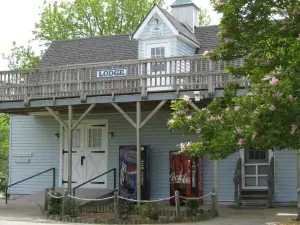 Virginia Landing Camping Resort Cabin 1