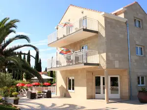 Apartments Grand Pinea