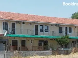 Ta Kalamakia Apartments