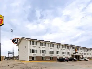 Super 8 by Wyndham Hays KS