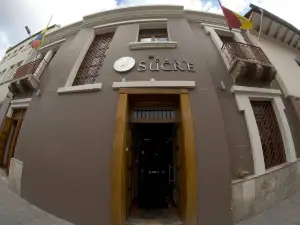 Pepe's House Cuenca I Hotel & Boutique Hostel