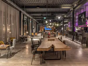 Moxy London Heathrow Airport