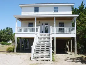 Peggy's Seabreeze at Ocracoke - 4 Br Home