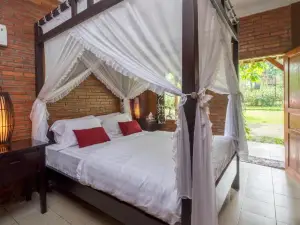 Harny's Garden Villa
