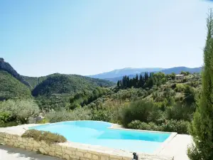 Beautiful Villa with Panoramic View, in the Hills of the Mont Ventoux