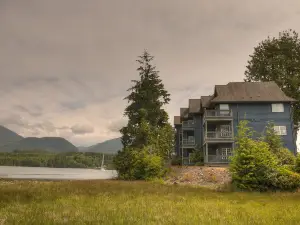 Waters Edge Shoreside Suites