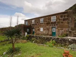 Caldeira Guesthouse
