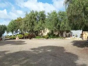 A la Folly the Retreat