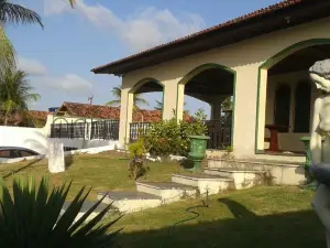 Casa Com Piscina Grande em Salinas