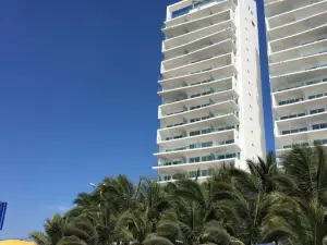 Departamentos Frente Al Mar en Resort Playa Azul-Tonsupa