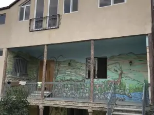 Commune Hotel