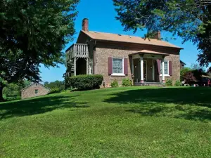 Maxwell Creek Inn Bed and Breakfast