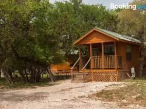 Medina Lake Camping Resort Cabin 3