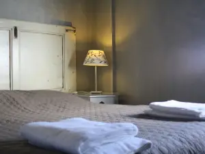 N1 Hostel Apartments and Suites