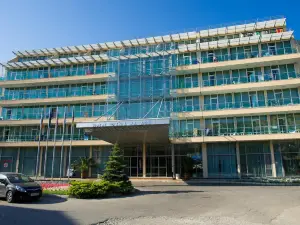 Ivana Palace Hotel - Free Parking