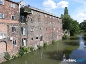 Riverside Mews