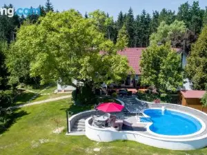 Old Oak House with Pool