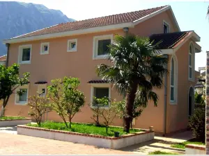Apartment with 2 Bedrooms in Risan, with Wonderful Mountain View, Encl