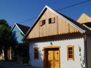 Vinska kuća na Vinskoj Cesti Zmajevac