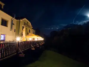 Hotel s restauraci Splavek