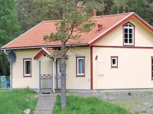 Cozy Home in Hedekas with Ethernet Internet