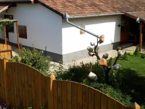 Eszti Mama Vendeghaza