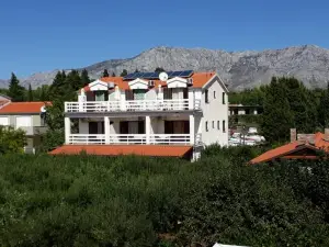 Apartments Ida Sucuraj