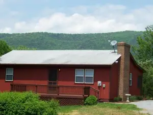 Bear Bluff Your Pet Friendly Home Away from Home on the Shenandoah River