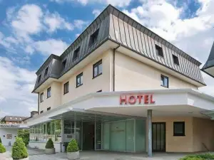 โรงแรมเชฟเฟิลเฮอเออ