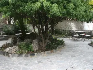 Logis Hotel les Glycines