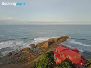 Magnific Rock - Surf Resort & Yoga Retreat Nicaragua