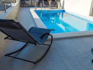 Apartment Funtastic with Private Pool