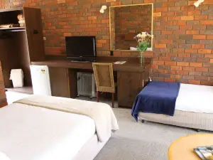 Bonnie Doon Hotel