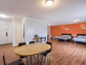 Motel Bo-Camrose, AB