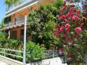 Hotel Loula Rooms and Apartments