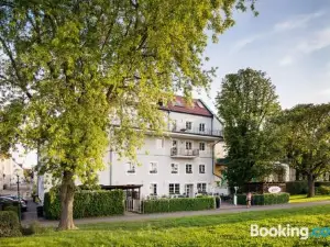 Hotel Nibelungenhof