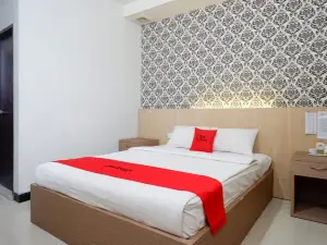 RedDoorz Plus Near RS Hermina Kendari
