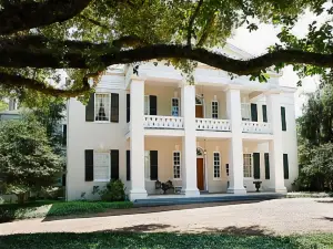 Monmouth Historic Inn